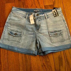New York and Company cargo short. New with tags. Size 10. Perfect condition.